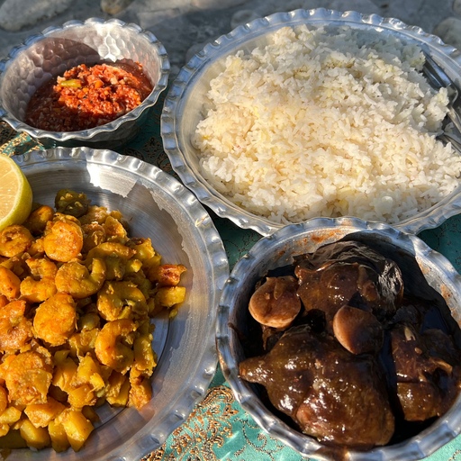 ترشی بادنجان شکم پر بوشهری با تمر هندی