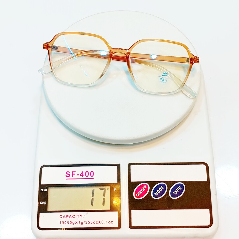 عینک طبی با قابلیت تعویض عدسی های جدید نمره دار رنگ عینک قهوه ای همراه با جلد و دستمال عینک بسیار سبک و زن 17گرم