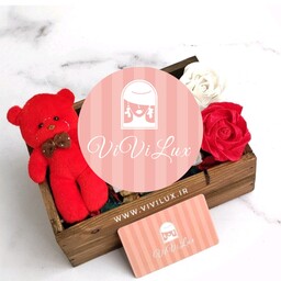 باکس چوبی کادویی با خرس قرمز و گل