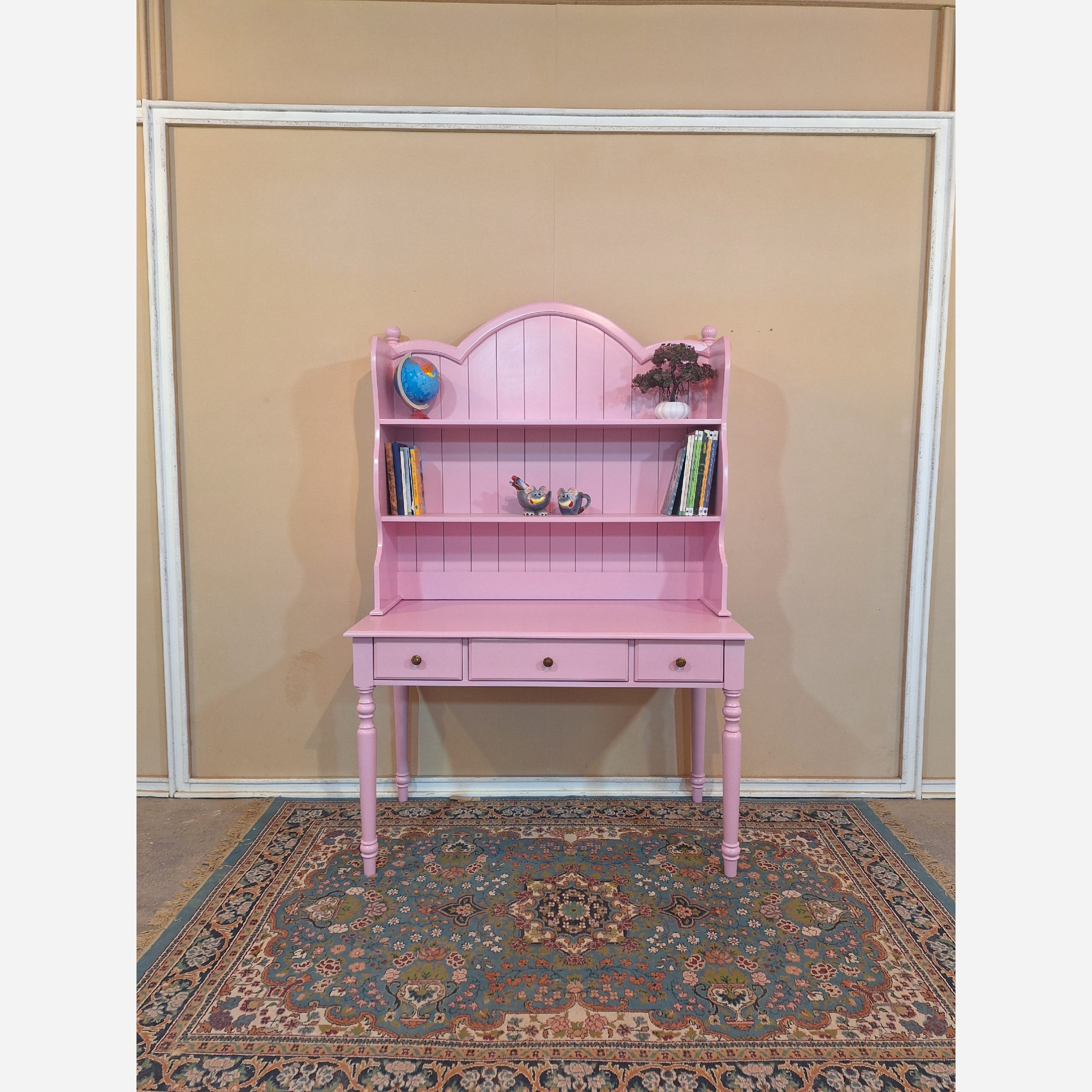 میز تحریر دخترانه کتابخانه‌دار صورتی