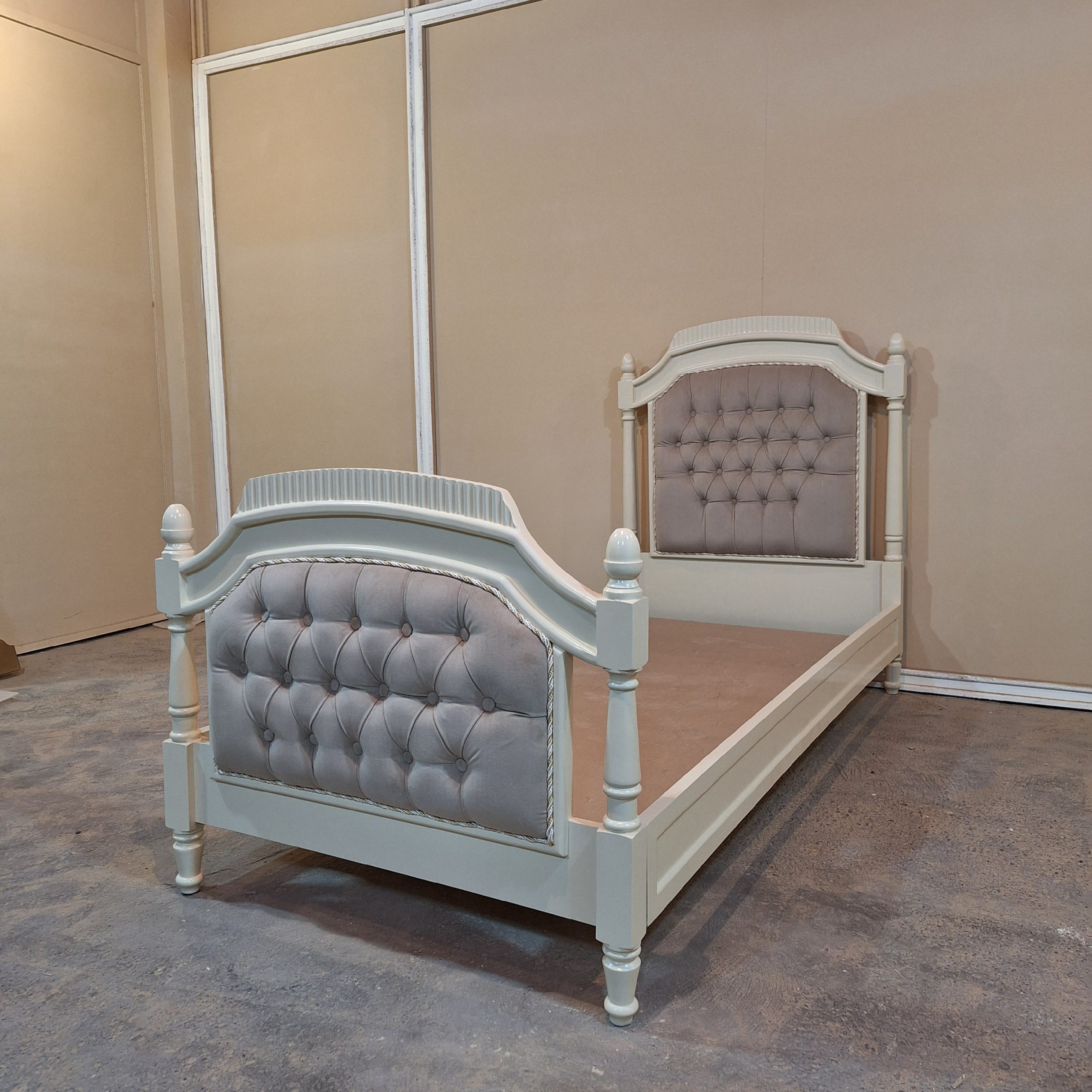 تخت خواب یک نفره کلاسیک پارچه ای سایز 90