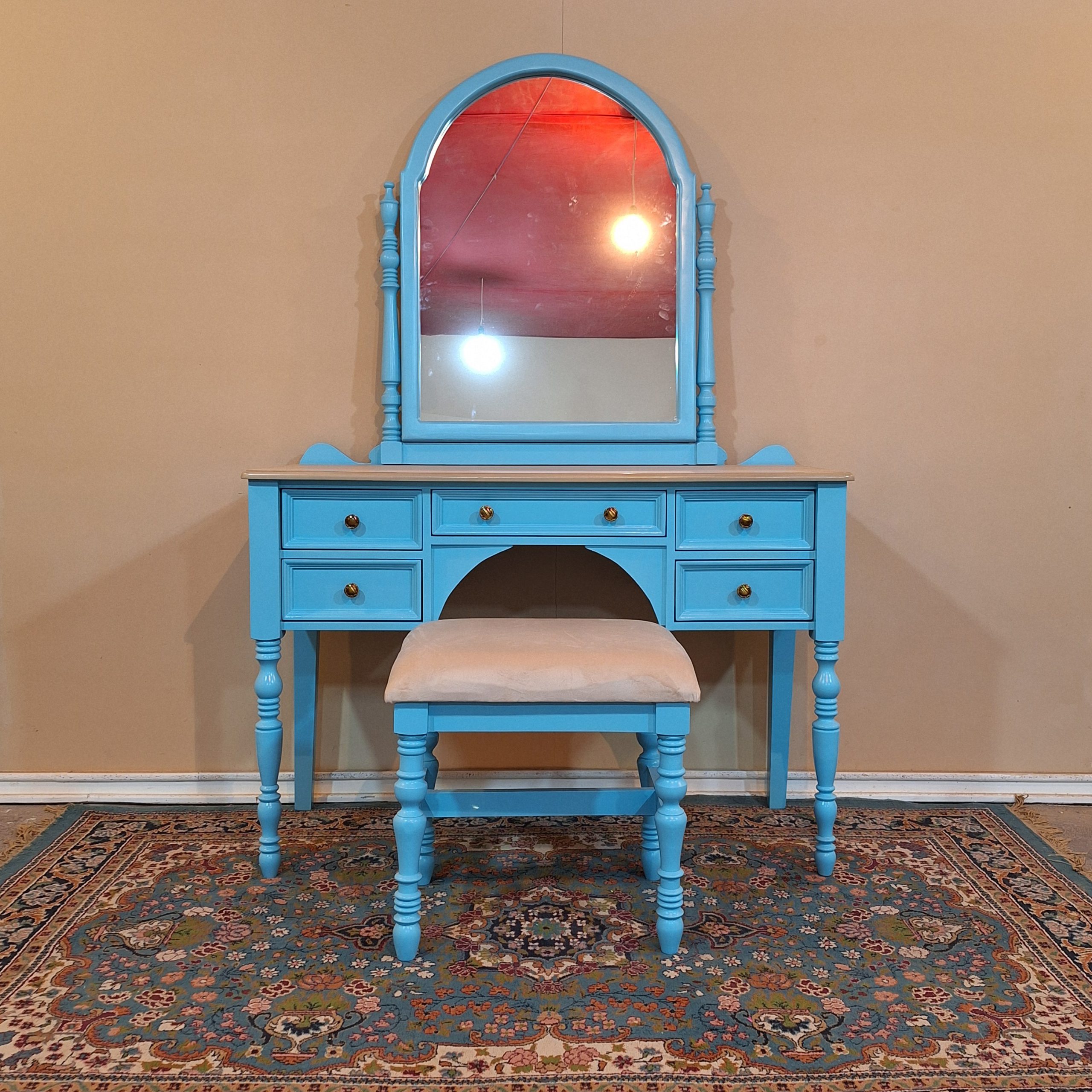 میز آرایش کلاسیک با رنگ آبی