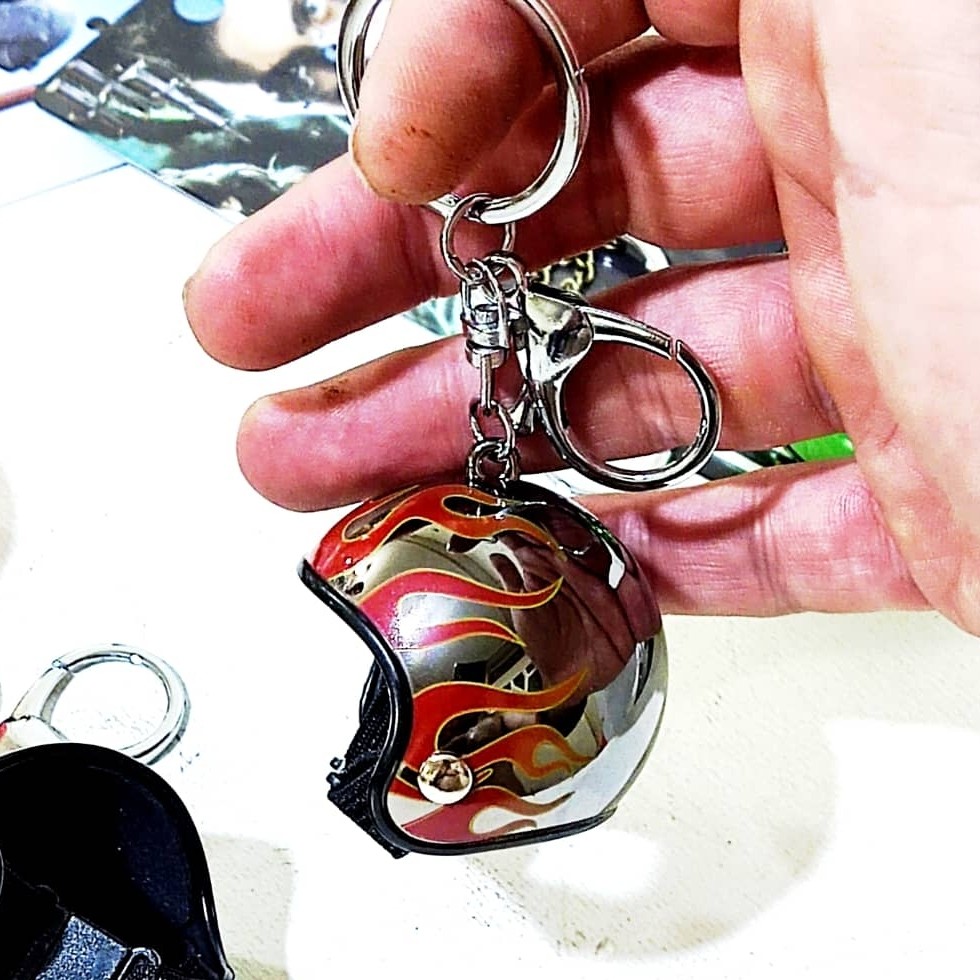 جاکلیدی کلاه کاسکت جاسوییچی کلاه کاسکت مناسب استفاده دائم و قابل شستشو کلاه کاسکت مینیاتوری دکوری تزیینی جاکلیدی زیبا