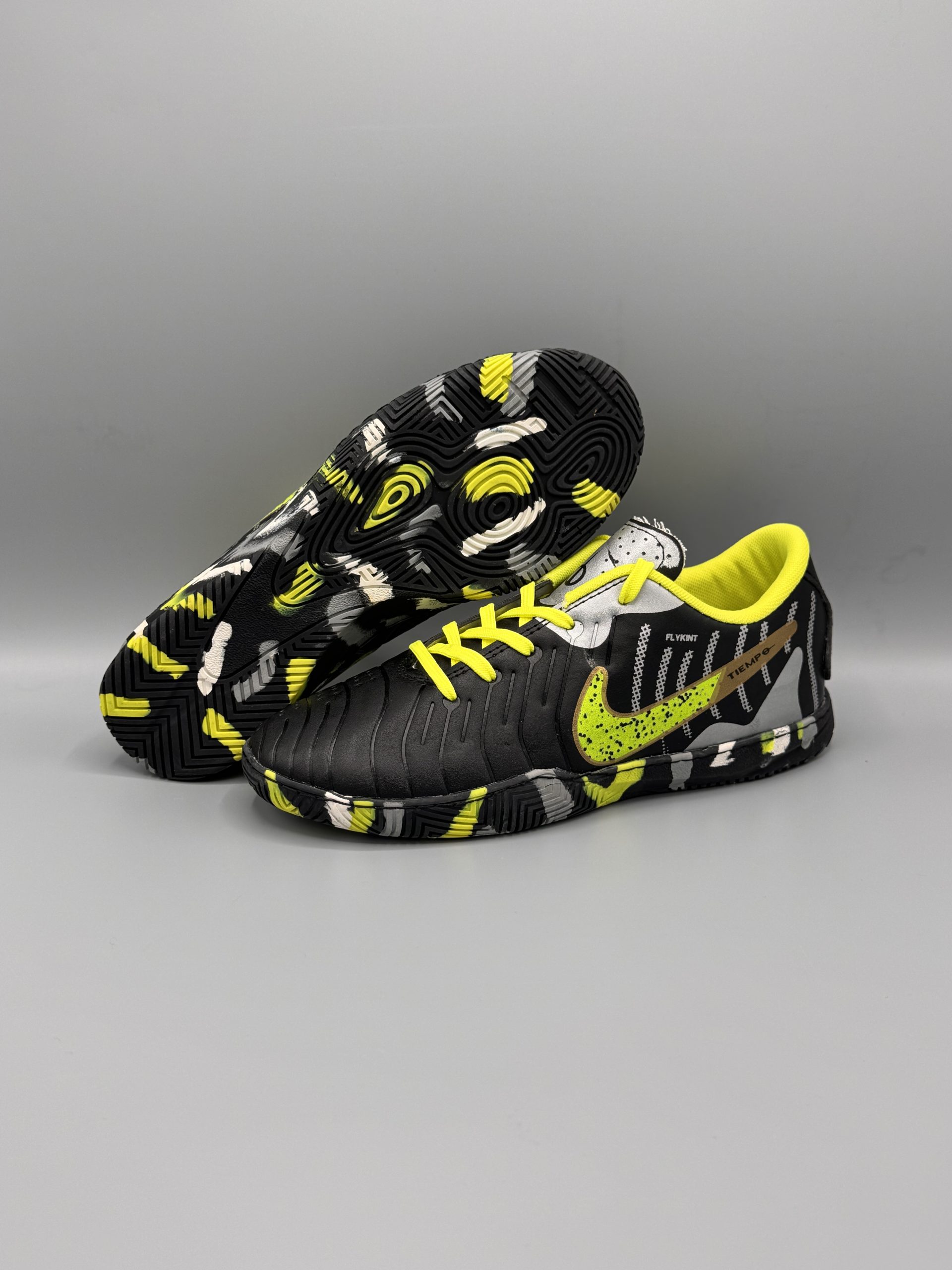 کفش سالنی نایک تمپو 10 مشکی فسفری سایز 40 تا 45