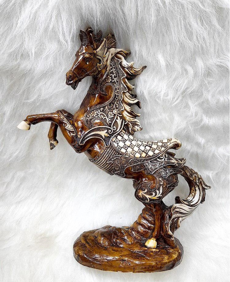 دیجی سیمیا - مجسمه اسب زره پوش (پست پیشتاز پس کرایه)