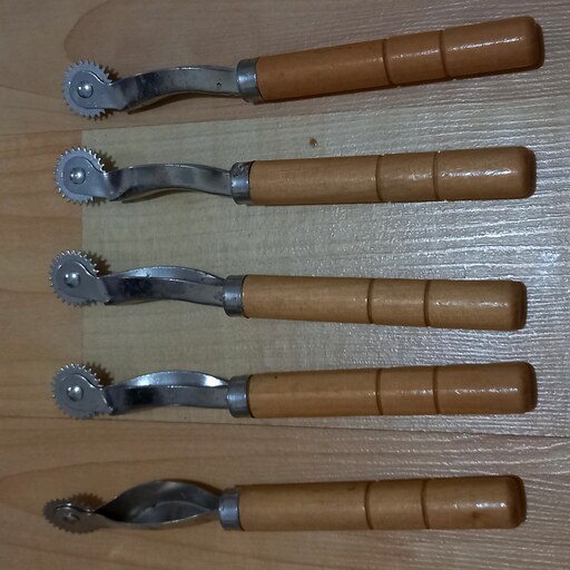 رولت خیاطی دسته چوبی (پست پیشتاز پس کرایه)