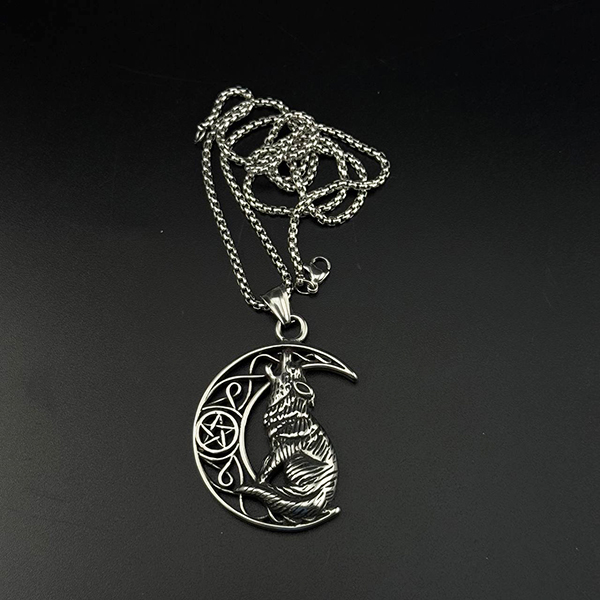 خرید گردنبند گرگ روی ماه سیاه قلم