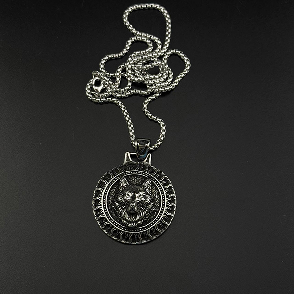 گردنبند سیاه قلم طرح گنگ گرگ