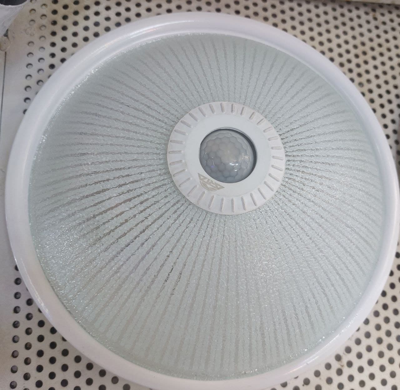 چراغ سقفی سنسوردار شیشه فلزی ضمانت 2 ساله تعویض (پس کرایه)