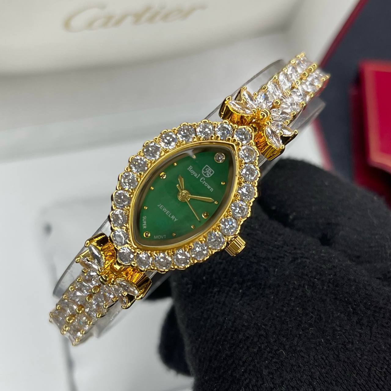 ساعت زنانه نگین دار رویال کرون کیفیت عالی موتور ژاپن رنگ ثابت کد1922260