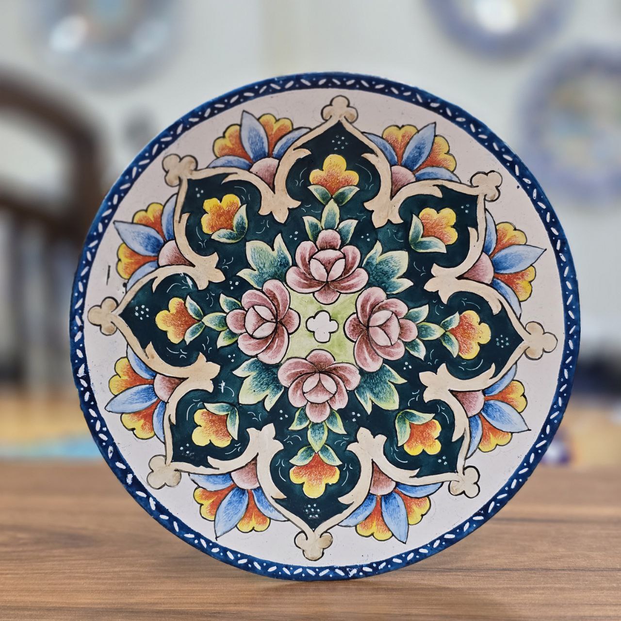 بشقاب میناکاری نقش فرش ویکتوریا