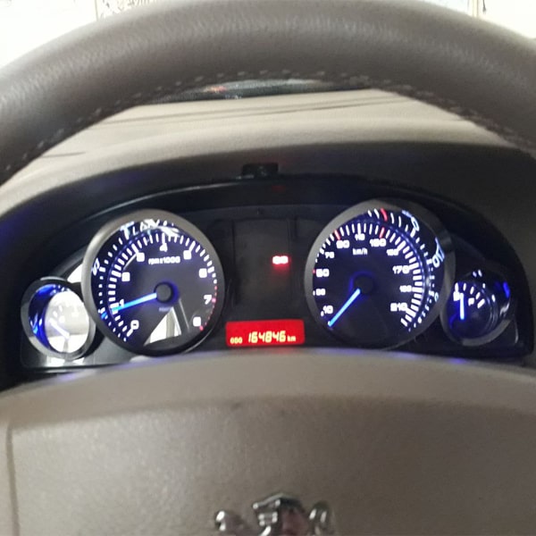 قاب کیلومتر ساده پژو دیجیتال وسط