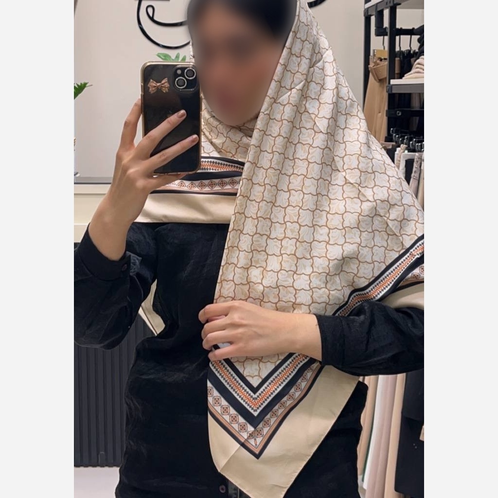 روسری زنانه مجلسی ابریشم توییل دخترانه کرم رنگ در دو طرح برند زارا قواره 120