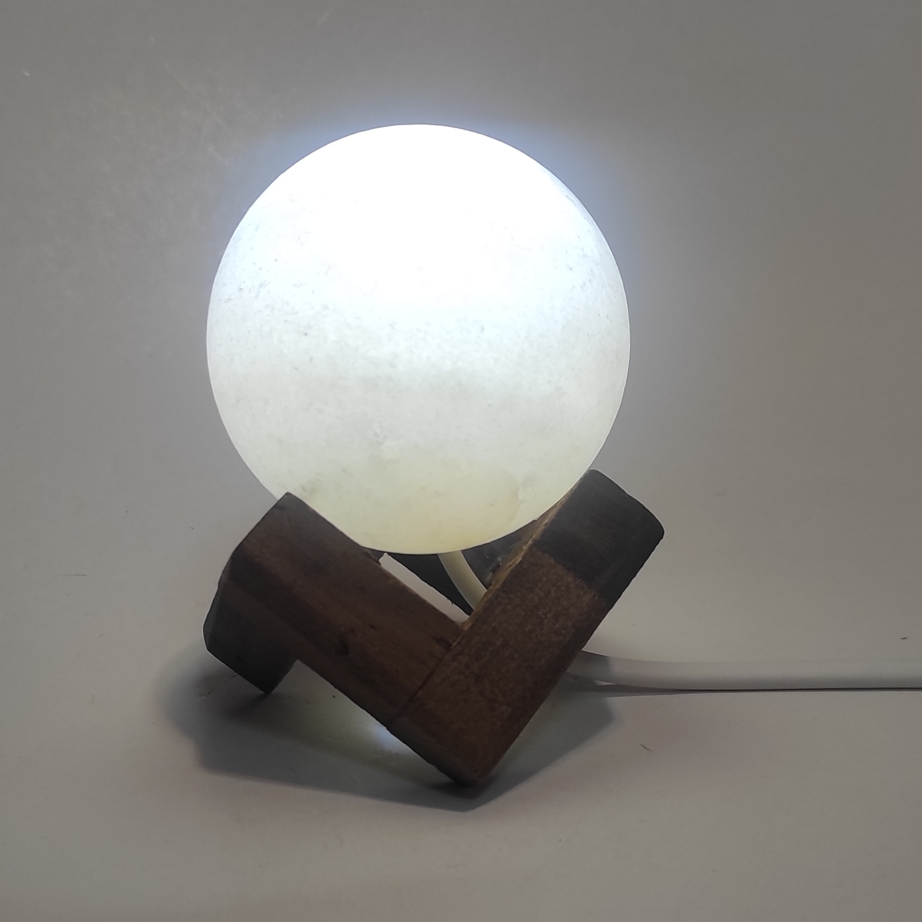 آباژور سنگ نمک کروی قطر 7 کد B8