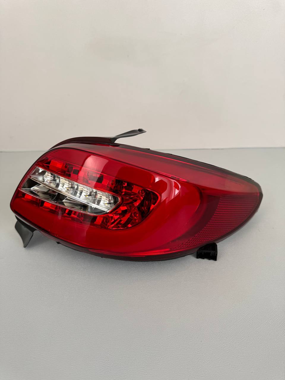 چراغ خطر عقب پژو 207 برند NGCO چپ و راست