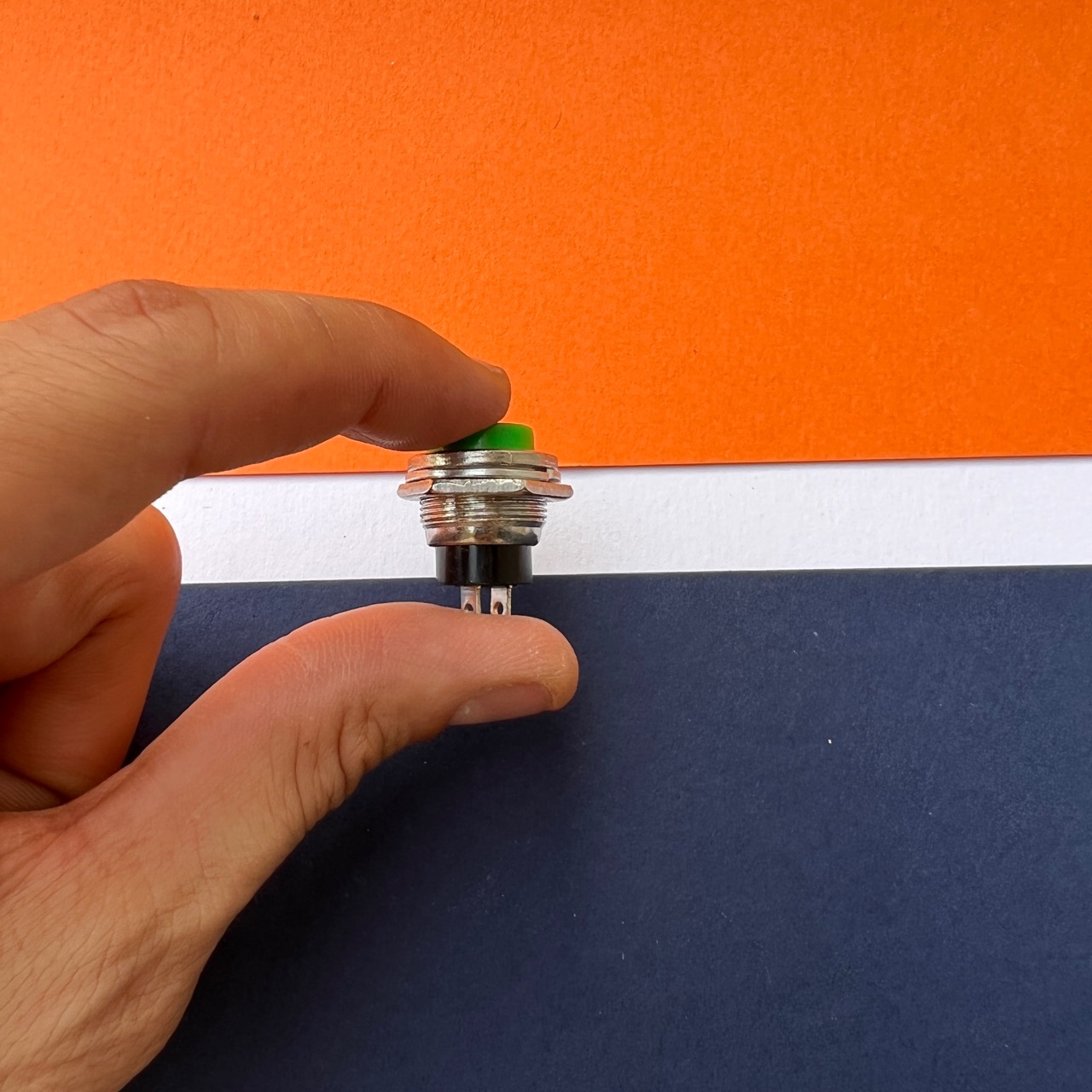 کلید فشاری مدل شستی رنگ سبز