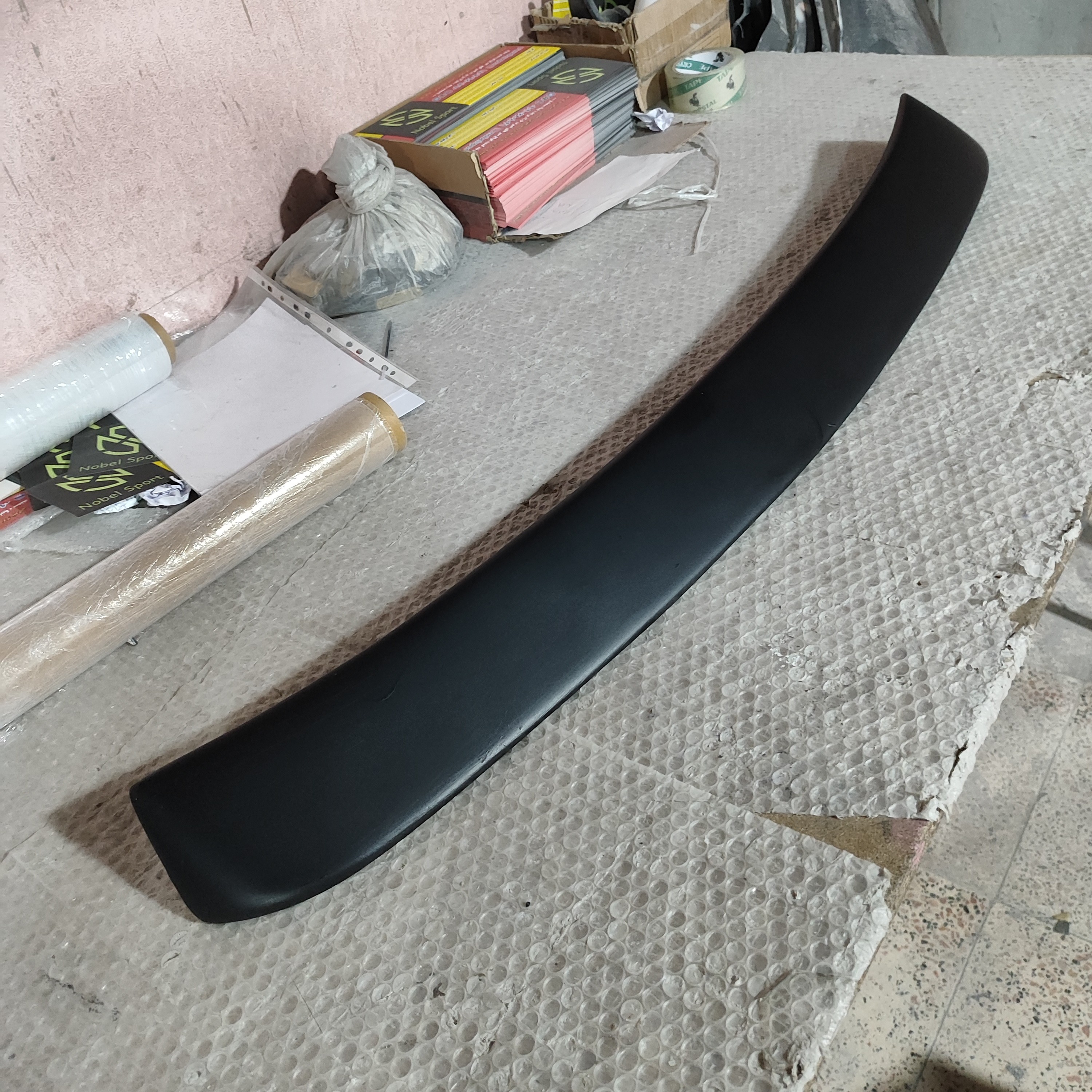 تصویر بال عقب شیشه مزدا 323 بدون رنگ ارسال بصورت پس کرایه 