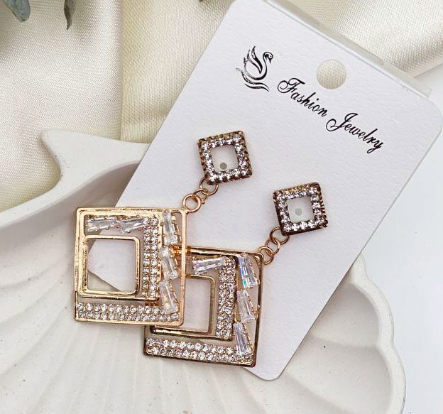 گوشواره طلاییی مربع آویز دار مجلسی