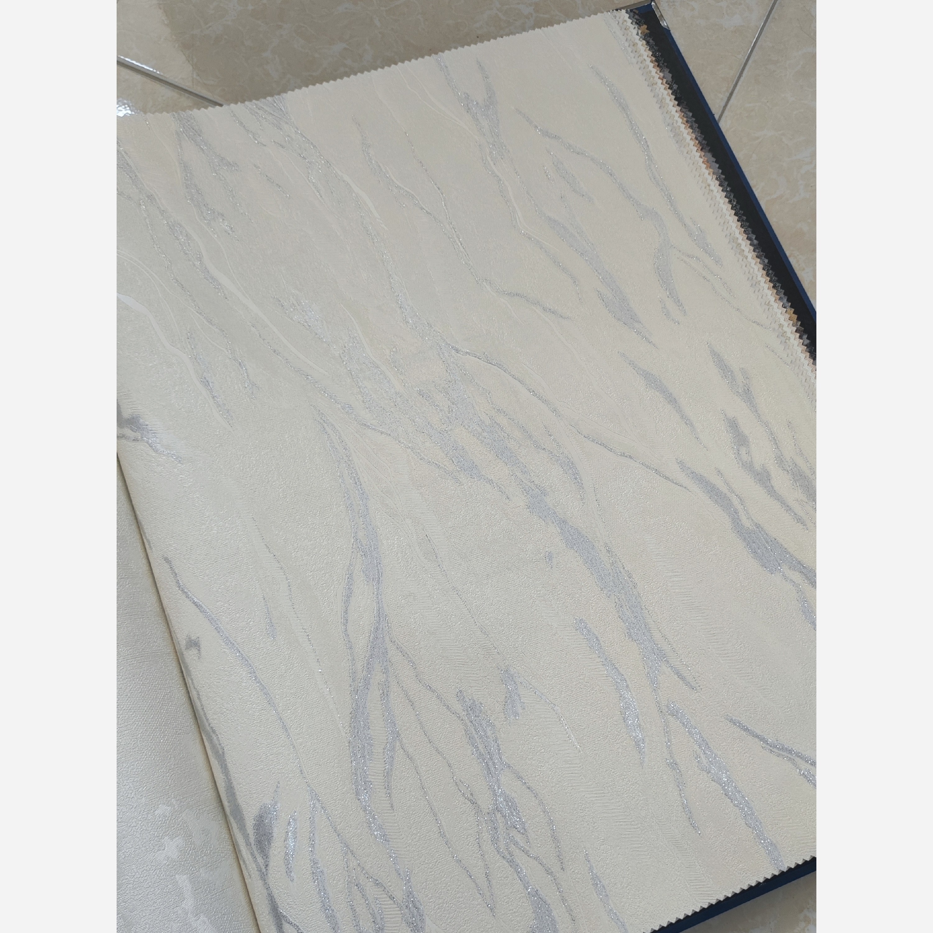 کاغذ دیواری گوتیک طرح سنگ سفید کد 6667 پس کرایه