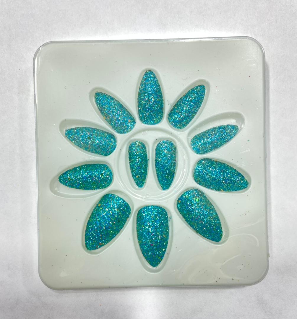 ناخن مصنوعی اکلیلی loving رنگ آبی