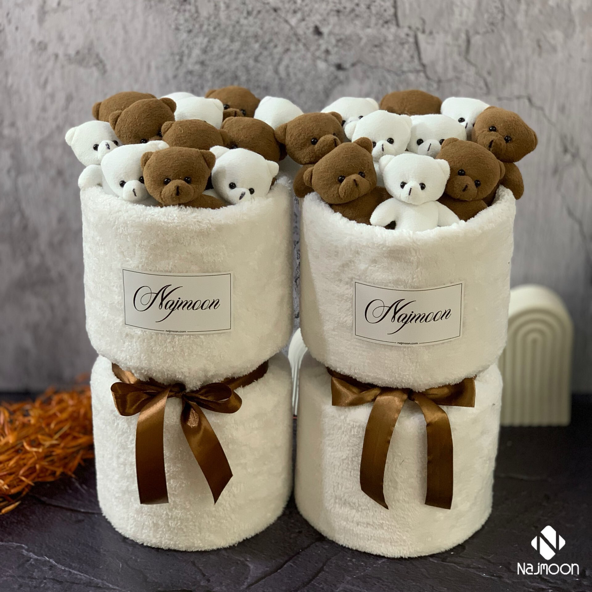 بوکت پولیشی خرسی و دستگل عروسکی خرسی قهوه ای