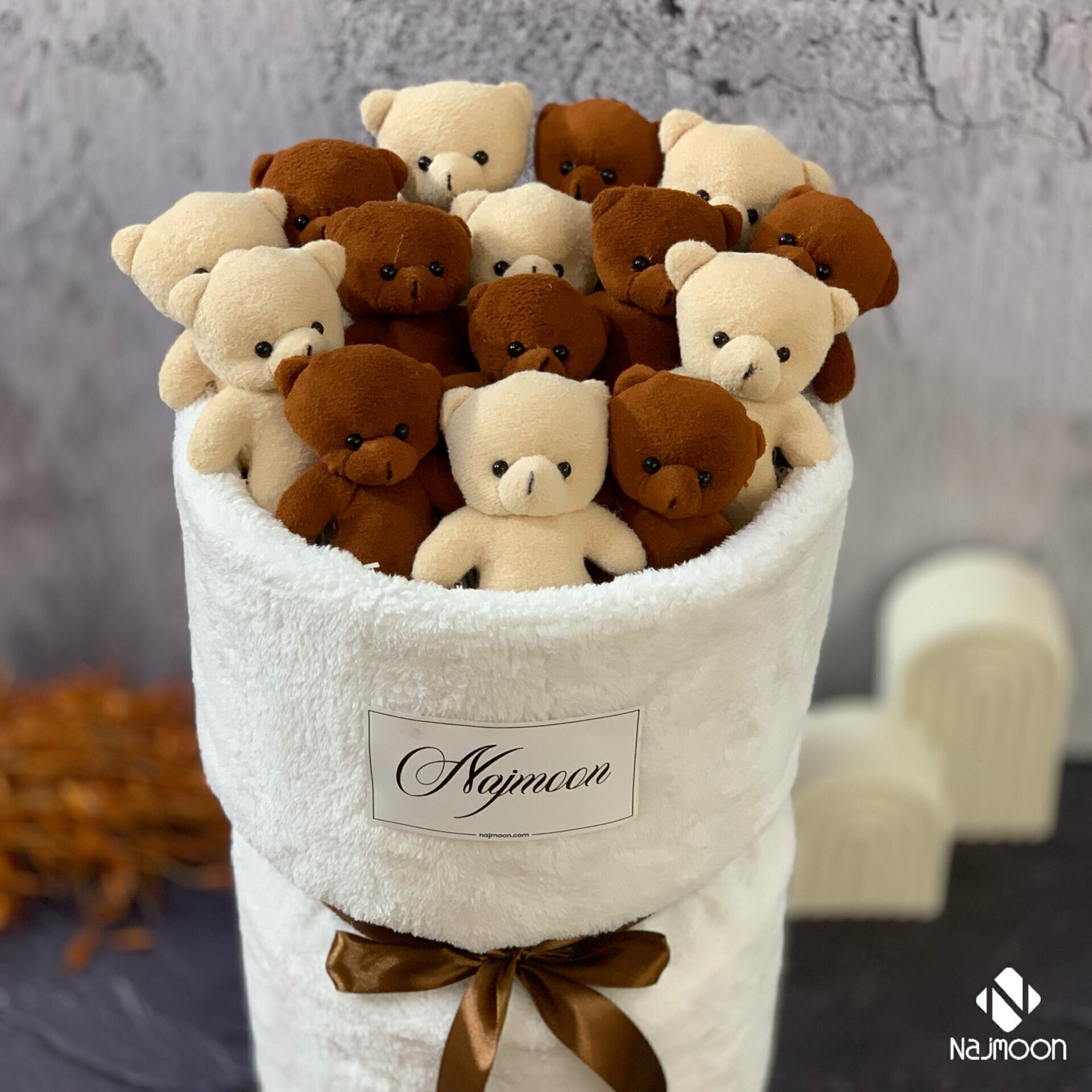 بوکت تولد عروسکی و دستگل خرسی تم قهوه ای و کرمی