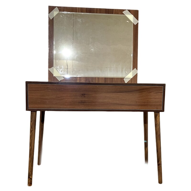 میز آرایش دارای آینه  با پایه چوبی مخروطی در رنگهای مختلف  - الیا دکور  ، مشهد
