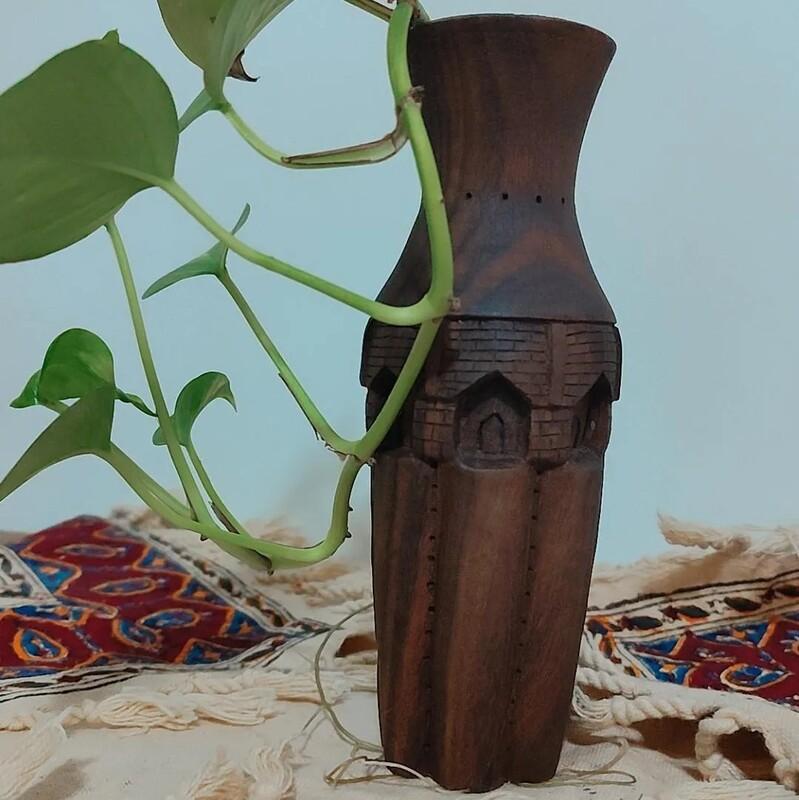 گلدان چوبی با چوب گردو منبت چاقویی
