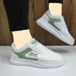 کفش کتونی ونس دخترانه و زنانه رنگ سفید-سبز. قالب این کفش کوچک است حتما یک سایز بزرگتر سفارش دهید.