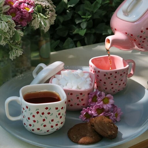 سرویس چای خوری طرح لاله شامل یک قوری دو عدد فنجان یک عدد قندان(فروش به صورت سرویس کامل)