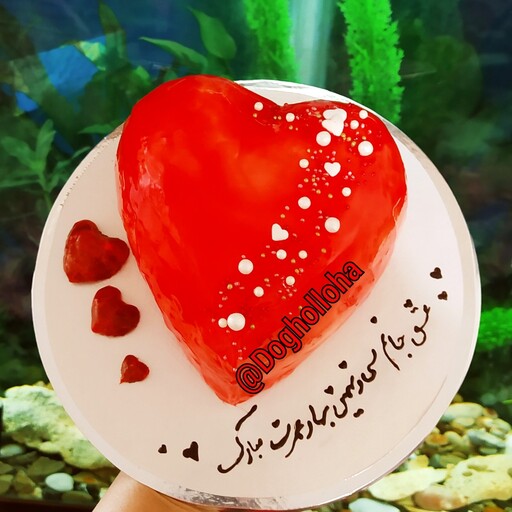 کیک ولنتاین و تولد قلب قرمز سه بعدی  با فیلینگ موز و گردو  و وزن و رنگ دلخواه شما  