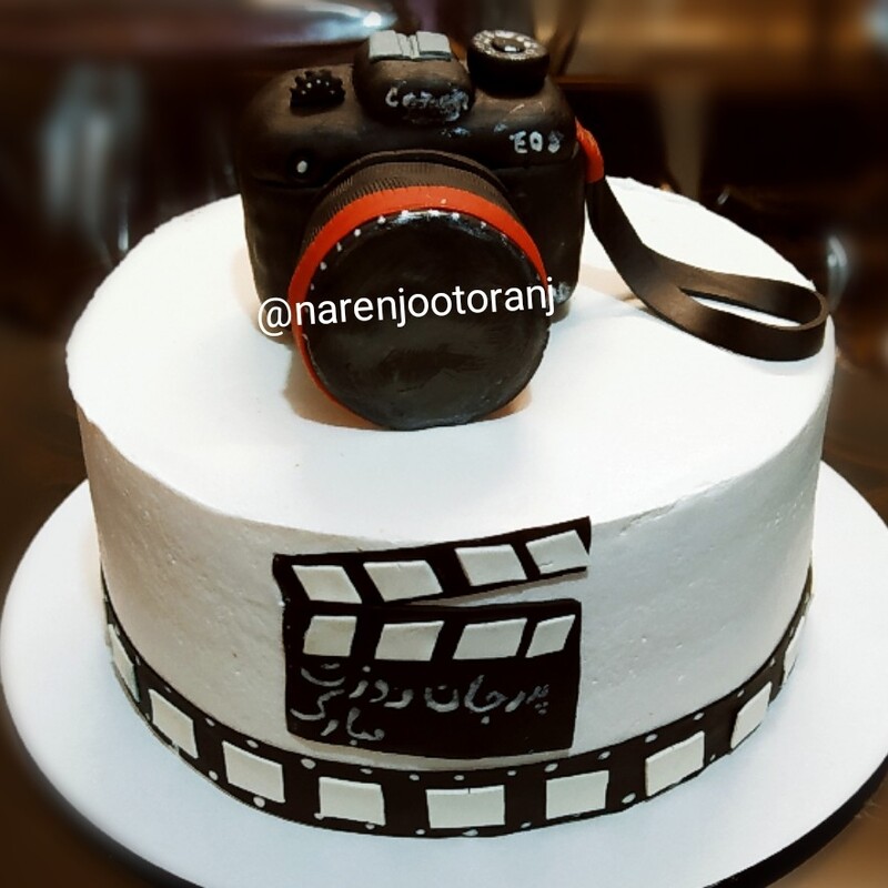 کیک مشاغل  کیک تولد طرح دوربین مخصوص عکاس های عزیز، نماد شغل قابل تغییر است، کیک با فیلینگ موز و گردو  ووزن مورد نظرشما 
