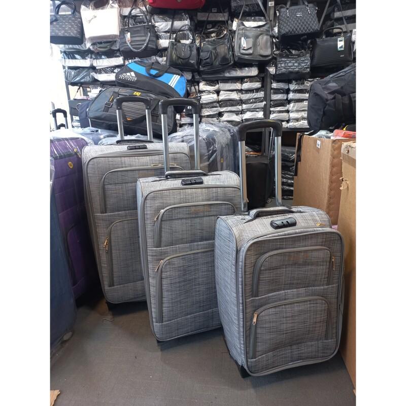 چمدان   دو تیکه و سه تیکه موجود است  قیمت 2تیکه 1770تومان  و قیمت 3 تیکه  2330تومان