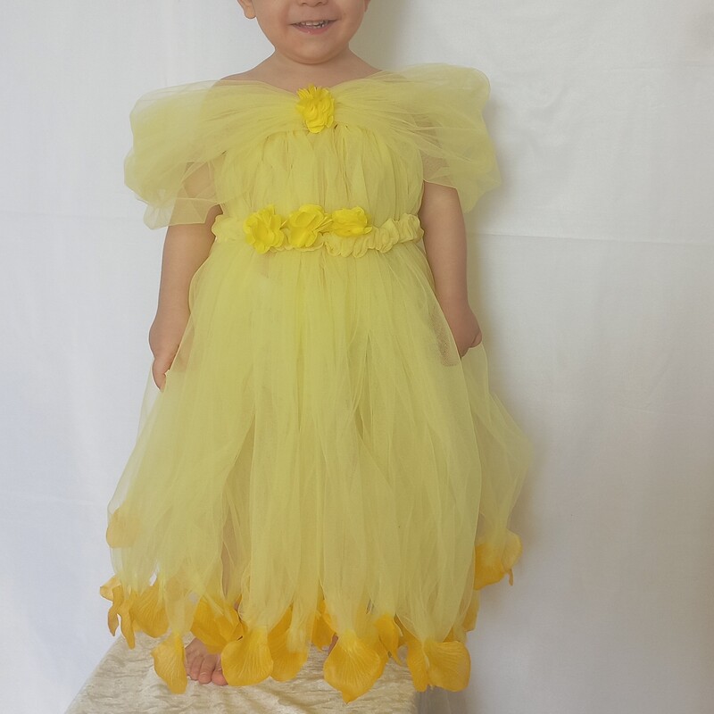 لباس مجلسی پرنسسی برای کودک تا دوسال رنگ زرد جنس تور دارای کمربند کشی و تل 