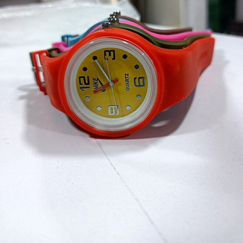 حراج ساعت بچگانه و نوجوانی در دو مدل بند پیو    198000 تومان فروش به صورت تک و عمده 