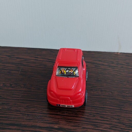 ماشین قرمز