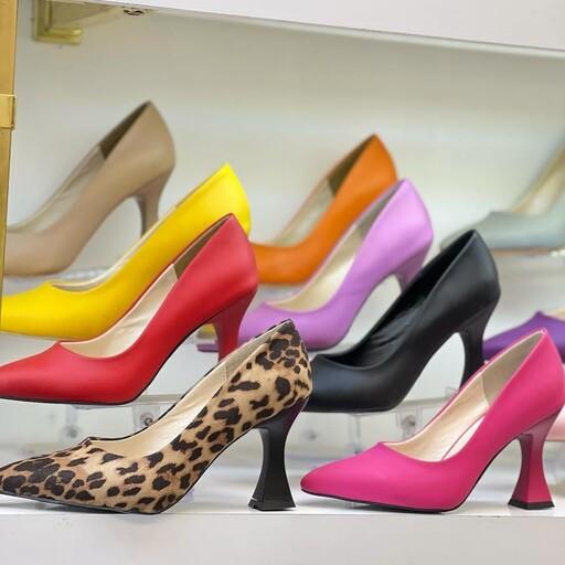کفش مجلسی زنانه در رنگبندی با پاشنه کلوش 7 سانت و ارسال رایگان
