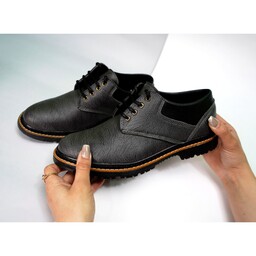 کفش مردانه مدل سیلور رویه طرح چرم خارجی درجه یک زیره پی وی سی در رنگ بندی متنوع و جذاب 