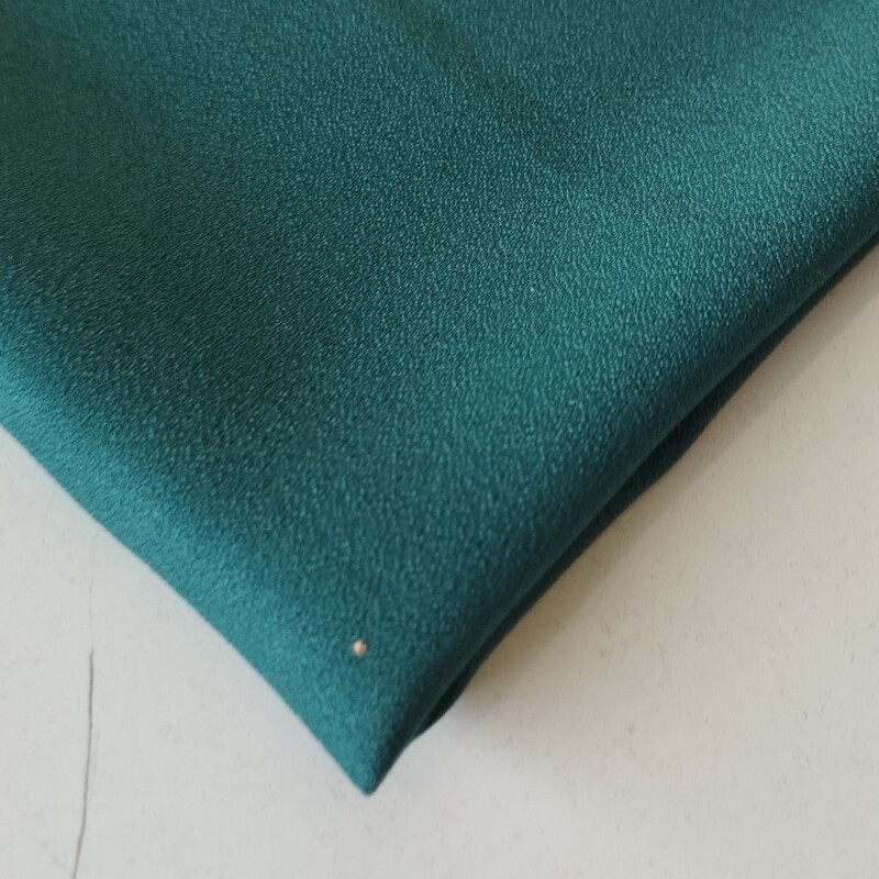 پارچه کرپ اسکاچی درجه یک رنگ سبز کله غازی عرض 150 قیمت به ازای یک متر می باشد