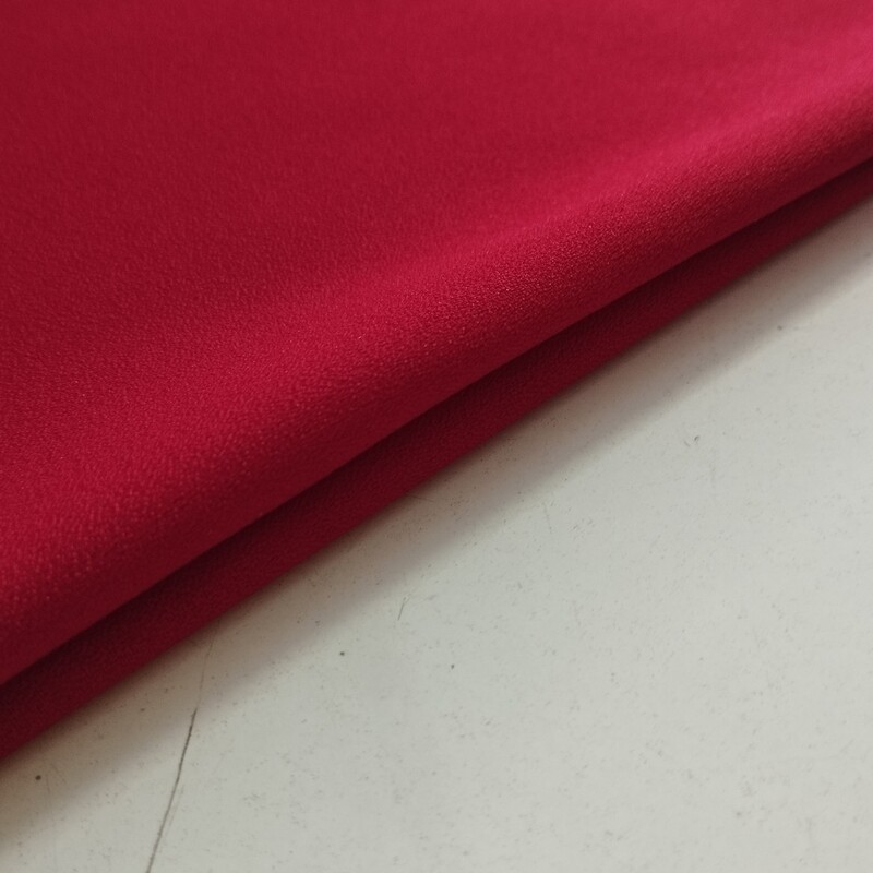 پارچه کرپ اسکاچی درجه یک عرض 150 رنگ قرمز قیمت به ازای ده سانتی متر می باشد