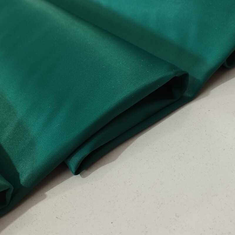 پارچه ساتن کشی درجه یک رنگ سبز قیمت به ازای نیم متر است عرض کار 150