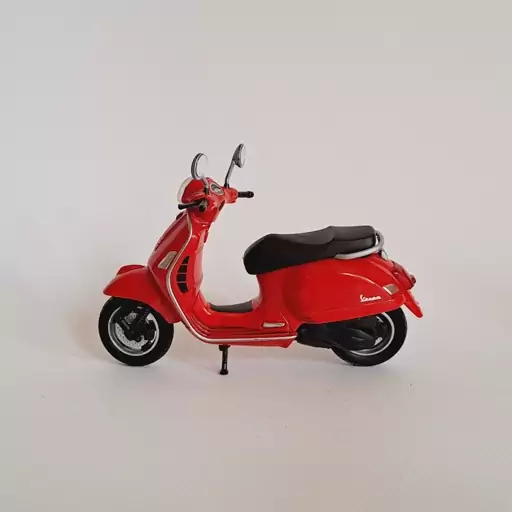 ماکت موتور سیکلت مدل Vespa GTS 125 CC 2017 مقیاس یک به هجده طول 12 سانتی متر