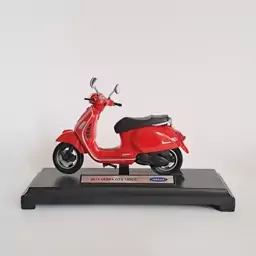 ماکت موتور سیکلت مدل Vespa GTS 125 CC 2017 مقیاس یک به هجده طول 12 سانتی متر