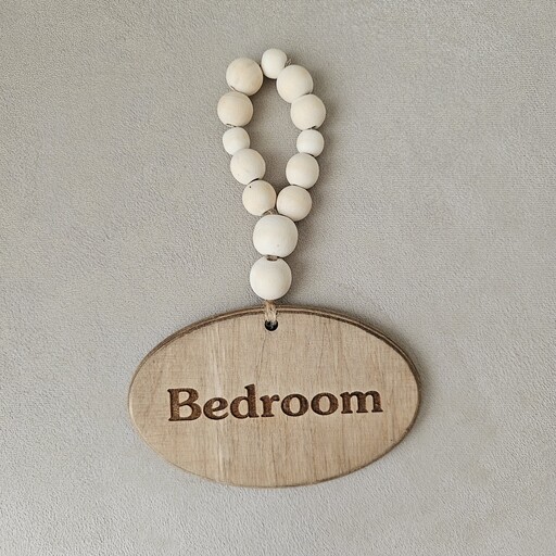آویز تزیینی یا نشانگر چوبی مهره دار مدل Bedroom مناسب برای اتاق خواب