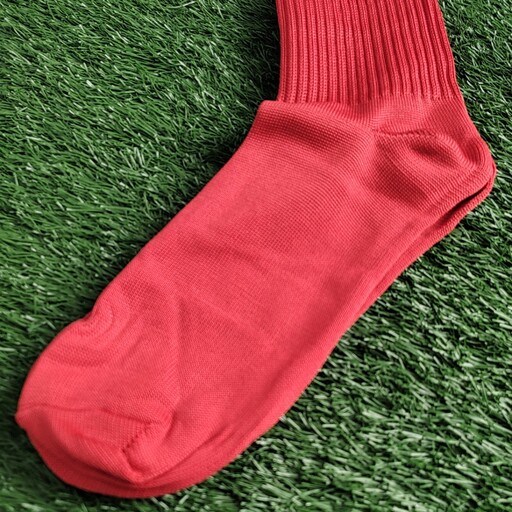 جوراب ورزشی مردانه ساق بلند تمام کش رنگ قرمز  - جوراب فوتبالی - جوراب ورزشی ساق بلند قرمز