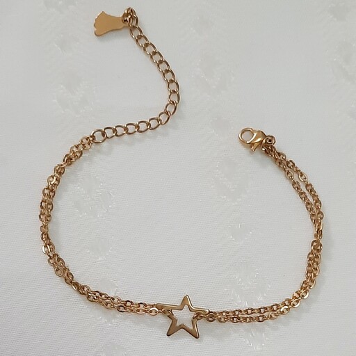 دستبند دخترانه ساده و جذاب دولاین با پلاک ستاره رنگ طلایی جنس استیل رنگ ثابت و ضدحساسیت با قیمتی مناسب 