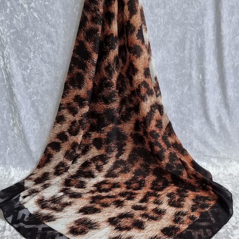 روسری حریر نخ قواره بزرگ در حد 135 دور دستدوز ضد پرز و سبک