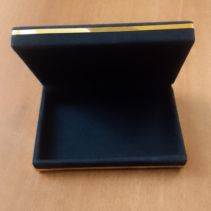 جعبه طلا جواهر  مخمل سرمه ای آبی انگشتر دستبند گوشواره گردنبند زیورآلات ابعاد 11در8 مستطیل جعبه سکه