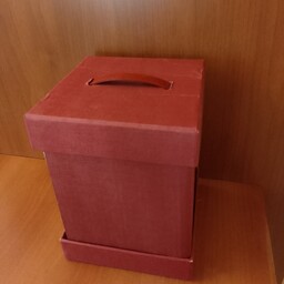 جعبه کادو باکس هدیه گیفت زرشکی قرمز قد 27 در قطر20 دسته دار