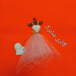 گیفت عروسی مدل لباس عروس و قند قلبی سایز کوچک همراه با چوب لباسی مناسب برای جشن نامزدی،عروسی وحنابندان